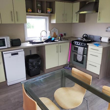 Slieve Croob Cosy Caravan Finnis Exterior photo