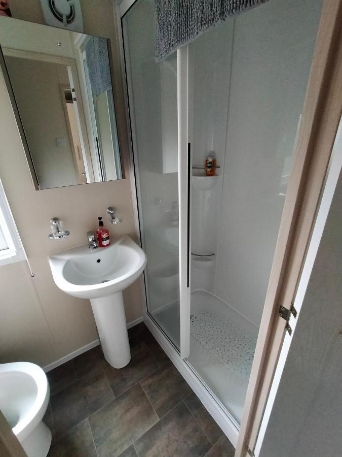 Slieve Croob Cosy Caravan Finnis Exterior photo