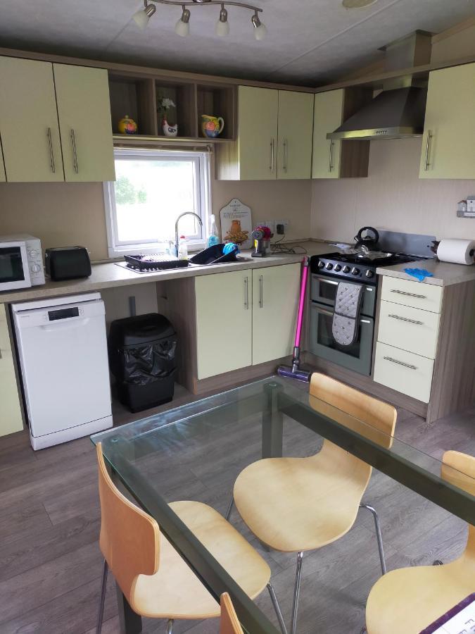 Slieve Croob Cosy Caravan Finnis Exterior photo
